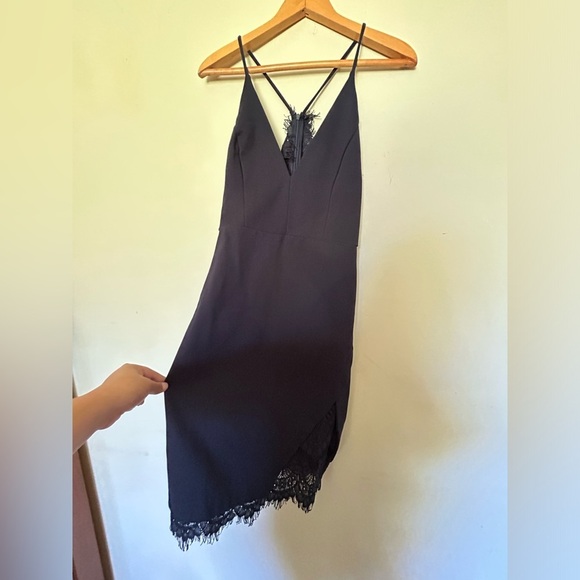 ASTR The Label Midi Dress S V-Neck Stretch Sleeveless Navy Blue Lace Hem Dateout - Picture 5 of 10